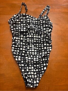 Amazon Black and White Grid-Pattern Kids One-Piece Swimsuit